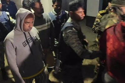 জামালপুরে ভোট কেন্দ্র থেকে ৭ জন আটক, নগদ টাকা ও রামদা উদ্ধার