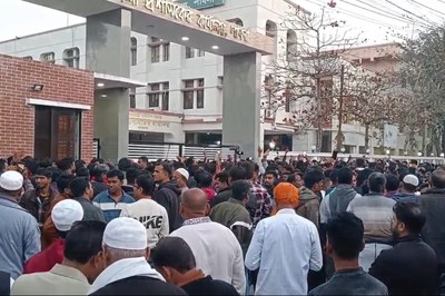 ডিসি অফিস ঘেরাও করে বিক্ষোভ বিএনপি নেতাকর্মীর