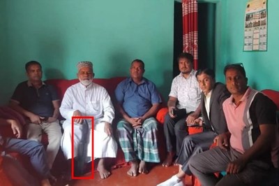 শটগান হাতে অসুস্থ কর্মীকে দেখতে গেলেন বিএনপি নেতা