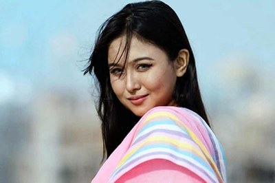 কী কথা হলো প্রধানমন্ত্রীর সঙ্গে, জানালেন অভিনেত্রী চমক