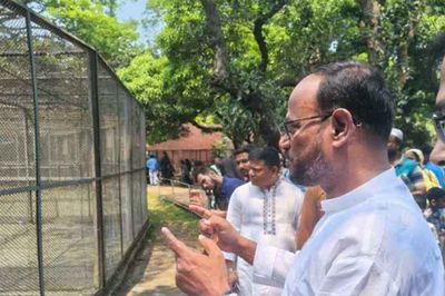 হঠাৎ জাতীয় চিড়িয়াখানা পরিদর্শনে প্রতিমন্ত্রী