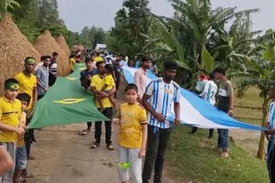 ৫০০ হাত পতাকায় ব্রাজিল-আর্জেন্টিনা সমর্থকদের শোভাযাত্রা