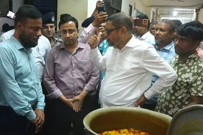 নোয়াখালীতে স্বাস্থ্যমন্ত্রীর অ্যাকশন, হাসপাতালের তত্ত্বাবধায়ক প্রত্যাহার