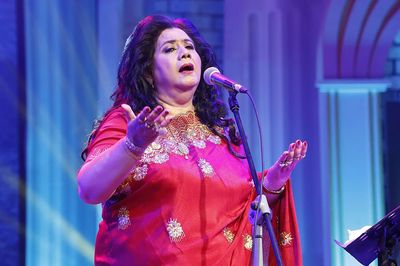 সুরের মূর্ছনায় শিল্পকলা মাতালেন রুনা লায়লা