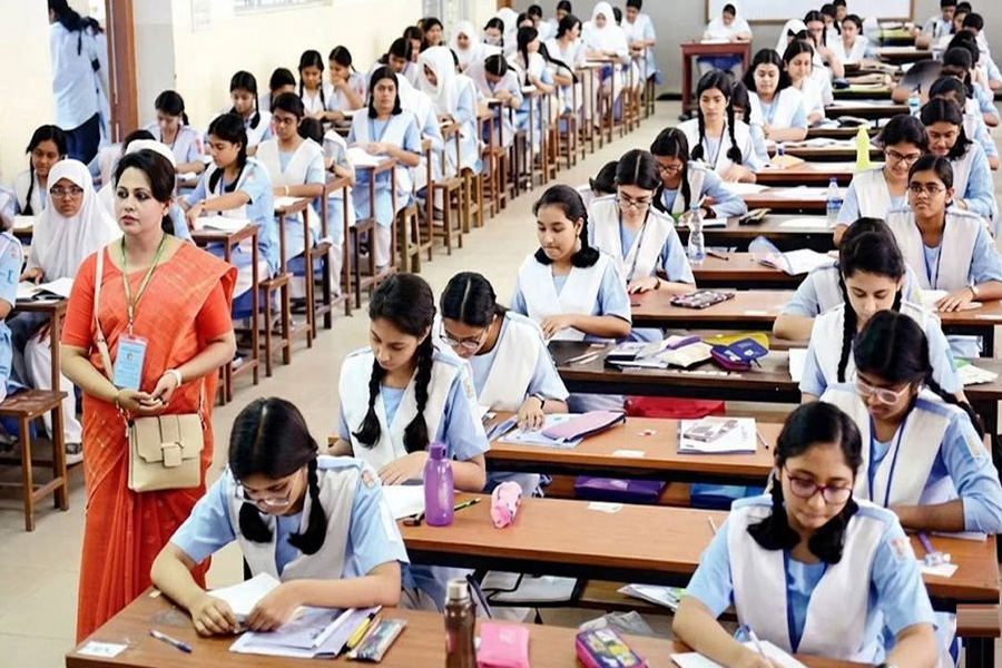 প্রথম দিনে অসদুপায় অবলম্বনের দায়ে ৬ শিক্ষার্থী বহিষ্কার