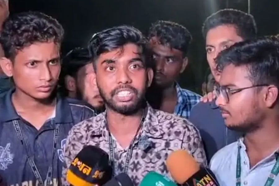 লংমার্চের ঘোষণা দিয়ে সড়ক ছাড়লেন পরীক্ষার্থীরা