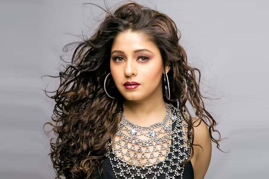 কনসার্টে আবেগঘন মুহূর্ত, দর্শকদের কাছে ক্ষমা চাইলেন সুনিধি