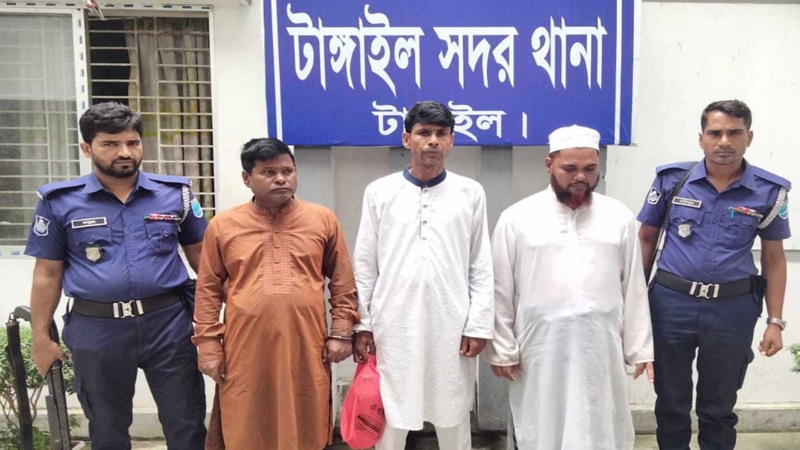 চাঁদাবাজির জন্য বিএনপির তিন নেতাসহ গ্রেপ্তার ৫