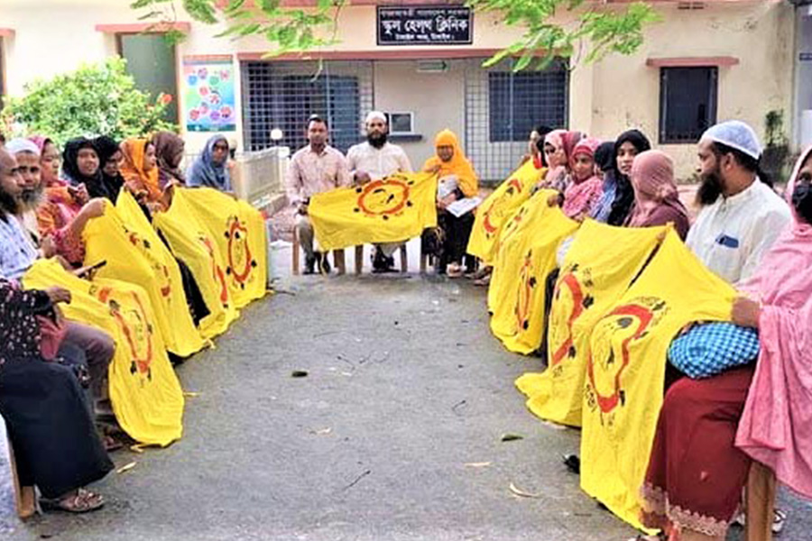 টাঙ্গাইলে ছয় দফা দাবিতে স্বাস্থ্য সহকারীদের কর্মবিরতি