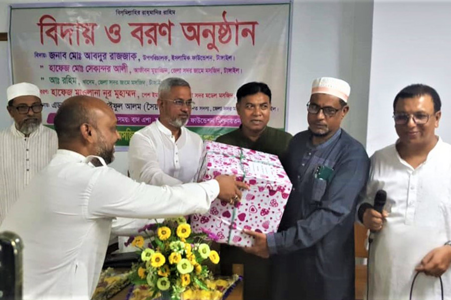 টাঙ্গাইল মডেল মসজিদে বরণ ও বিদায় অনুষ্ঠান