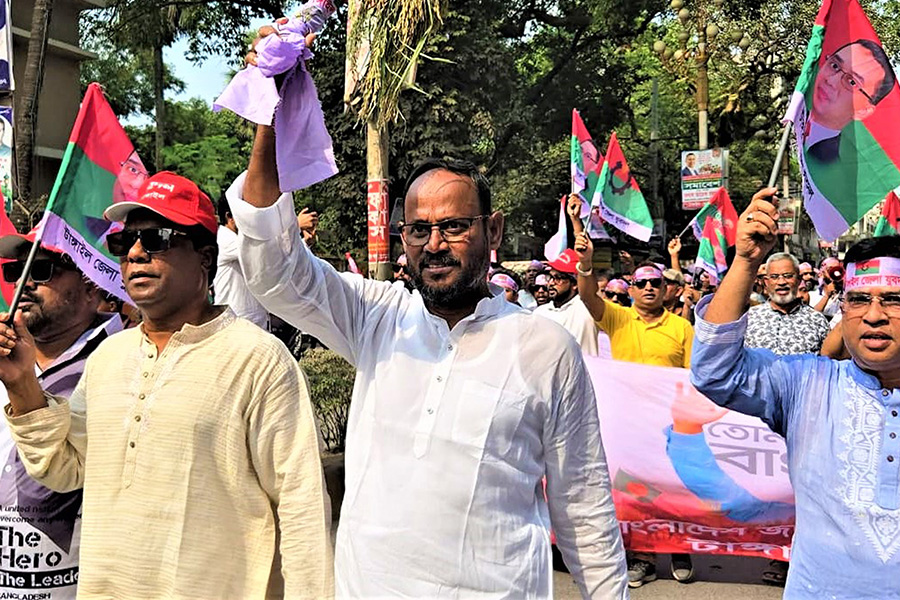 মিছিলের শহরে পরিণত টাঙ্গাইল