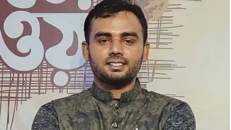 পরিবেশ উপদেষ্টার ‘সহযোগী’ দাবি করে ছাত্রসংসদ নেতার পোস্ট