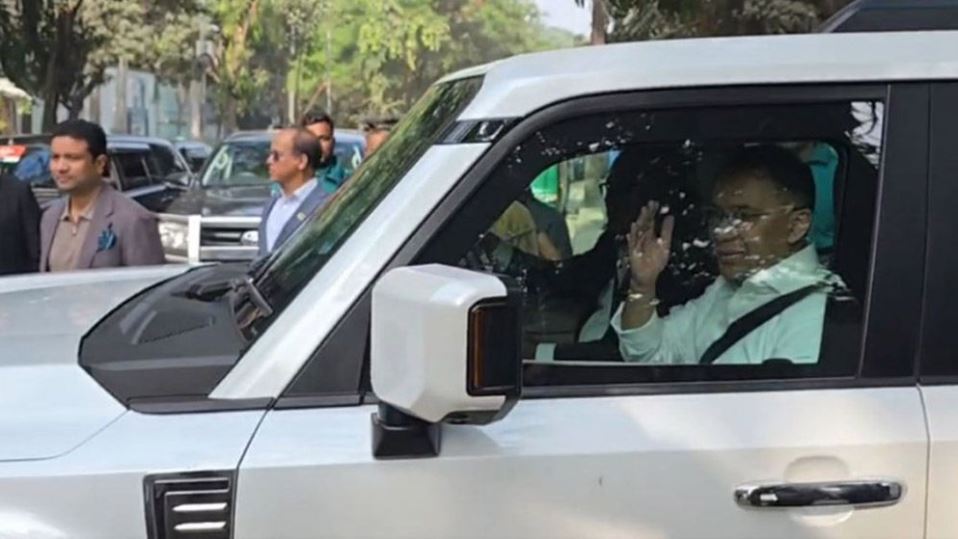 হাদি'র কবর জিয়ারতের উদ্দেশে রওনা হলেন তারেক রহমান