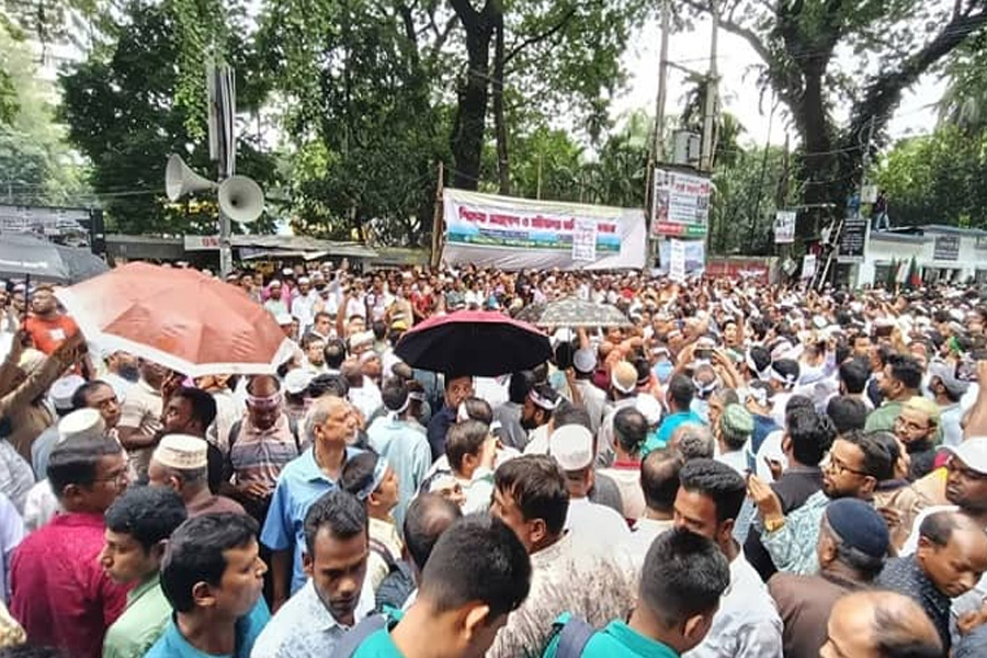 ৩ দাবিতে আগামীকাল আন্দোলনে নামছেন শিক্ষকরা
