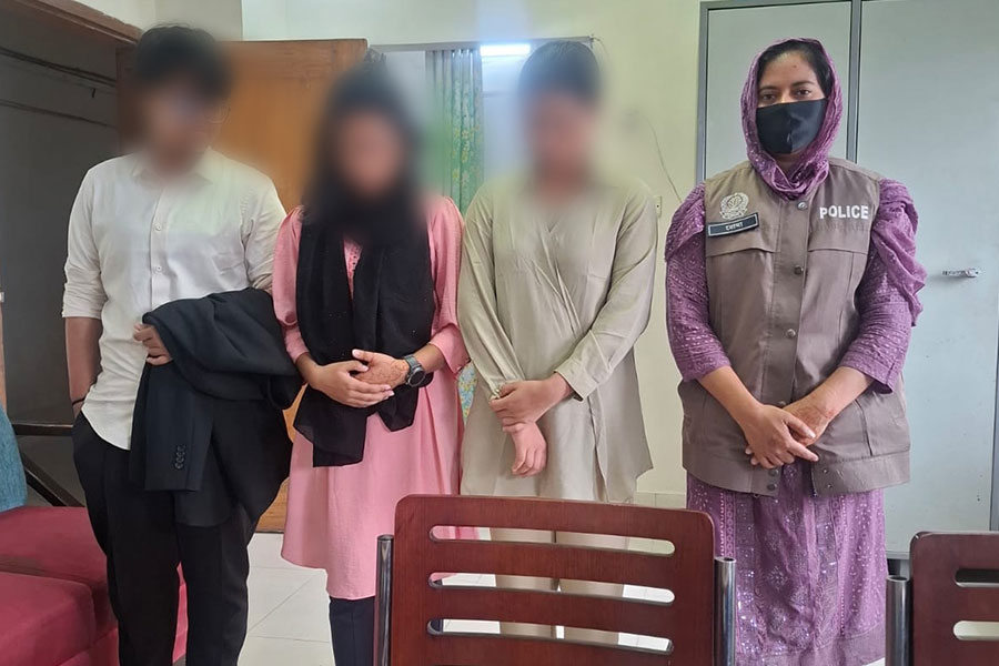 বান্ধবীসহ নিখোঁজ দুই বোন ঢাকা উদ্যান থেকে উদ্ধার