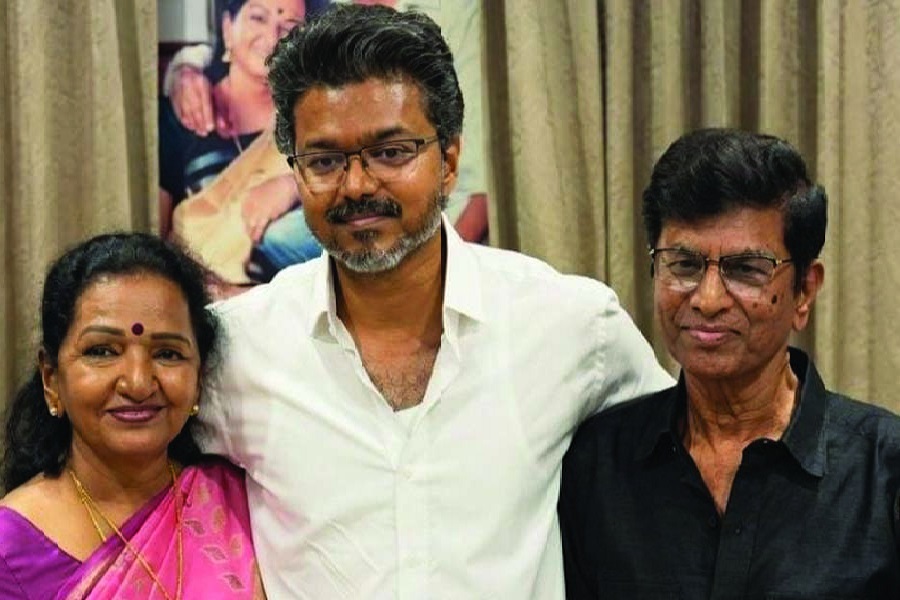 যে সাহসী সিদ্ধান্তে ঐতিহাসিক সাফল্য পেলেন বিজয়
