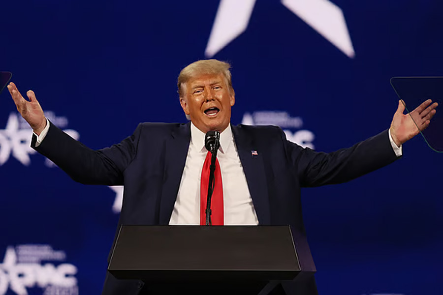 হরমুজে মাইন বসানোর নৌযান দেখলেই গুলির নির্দেশ ট্রাম্পের