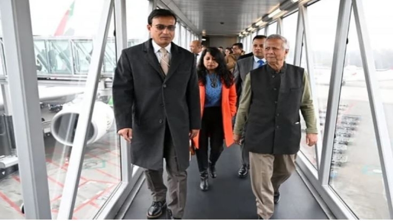 সুইজারল্যান্ড পৌঁছেছেন প্রধান উপদেষ্টা