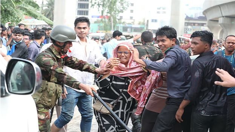 ‘বড় সন্তানকে বের করতে পেরেছি, ছোটটাকে খুঁজে পাচ্ছি না’