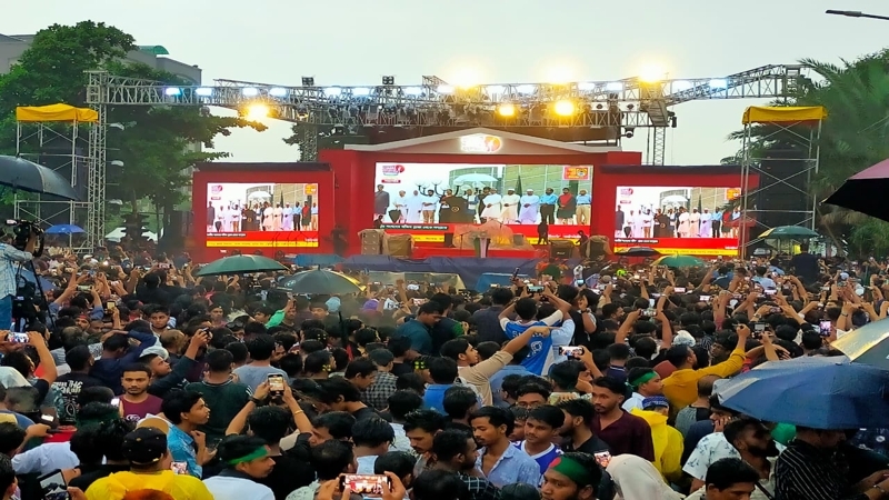জুলাই ঘোষণাপত্র পাঠ করছেন প্রধান উপদেষ্টা