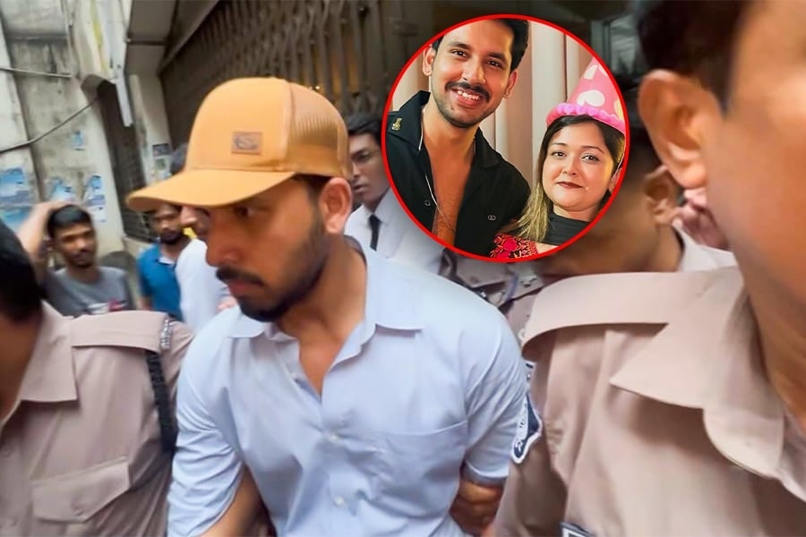 অভিনেতা জাহের আলভী কারাগারে