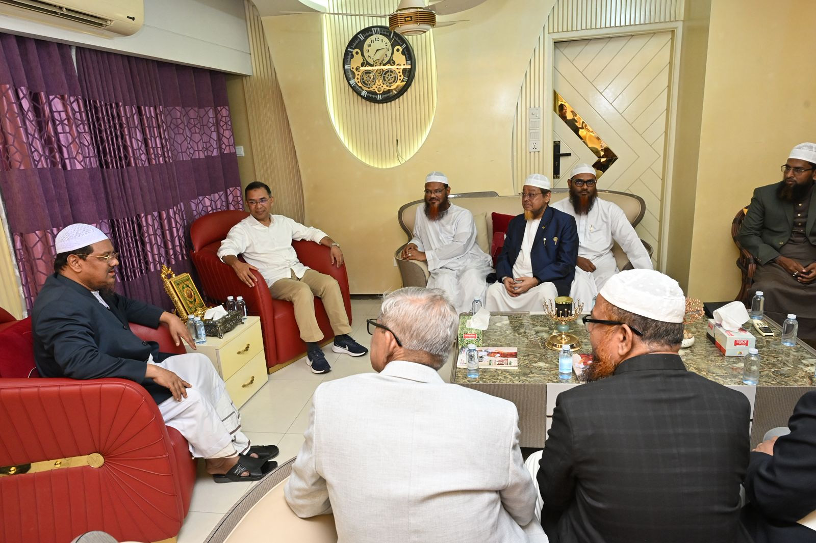 ইসলামী আন্দোলনের আমির রেজাউল করীমের বাসায় তারেক রহমান।